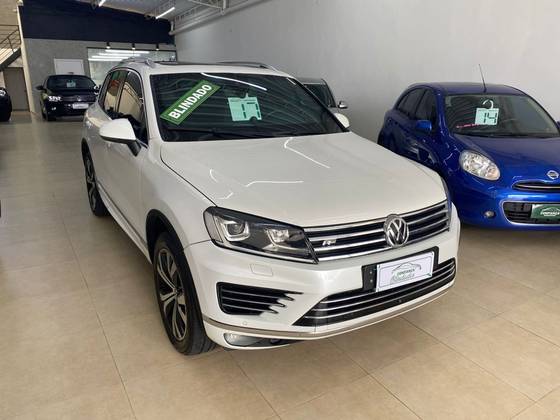 VOLKSWAGEN TOUAREG 4.2 R LINE V8 32V GASOLINA 4P TIPTRONIC